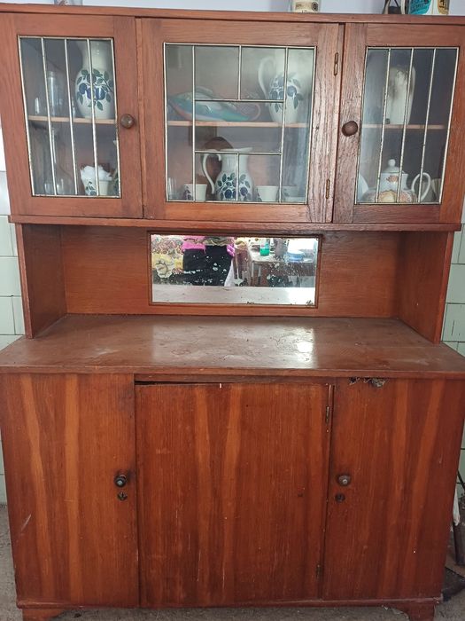 Буфет старовинний