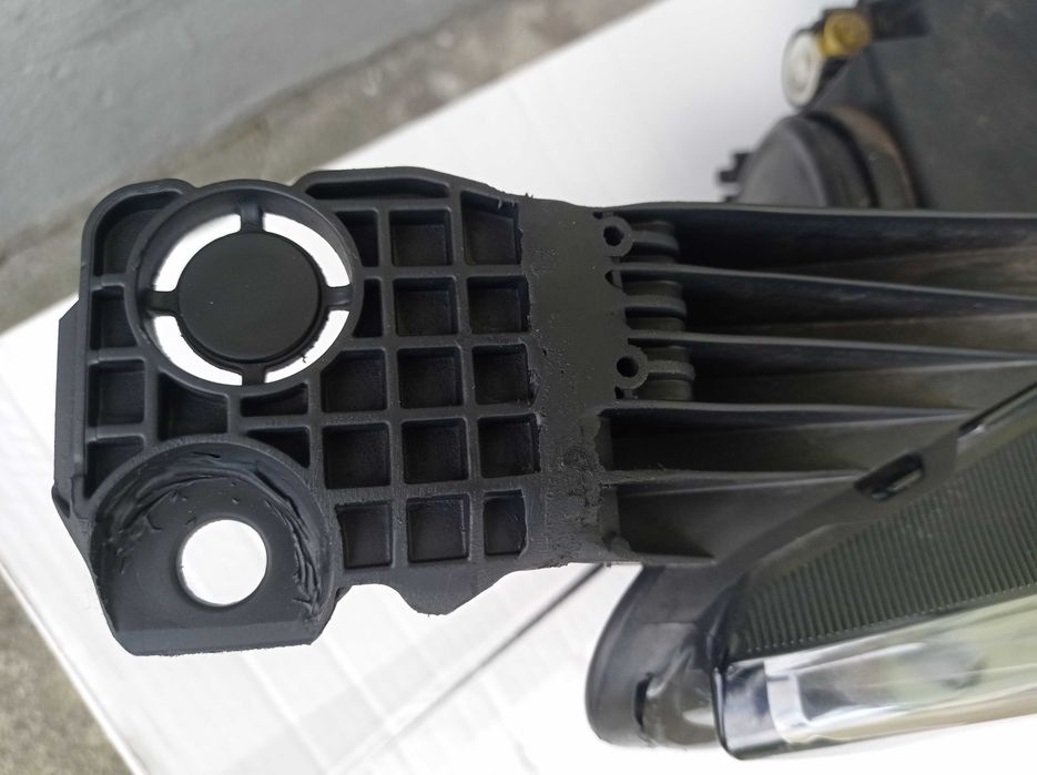Lampa prawy przód Opel Grandlamd x