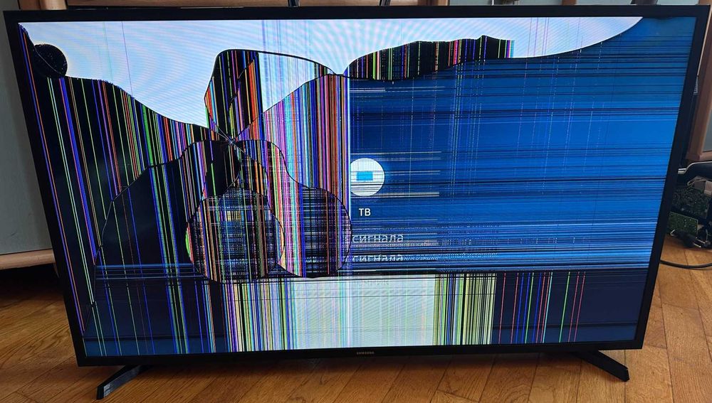 Samsung UE43T5300AU 43" Smart TV — на запчастини / під ремонт