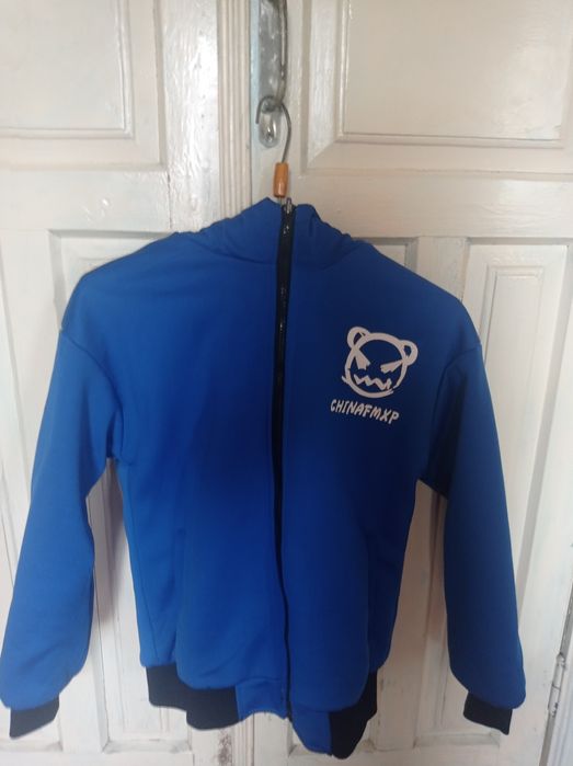 Продам весняні куртки