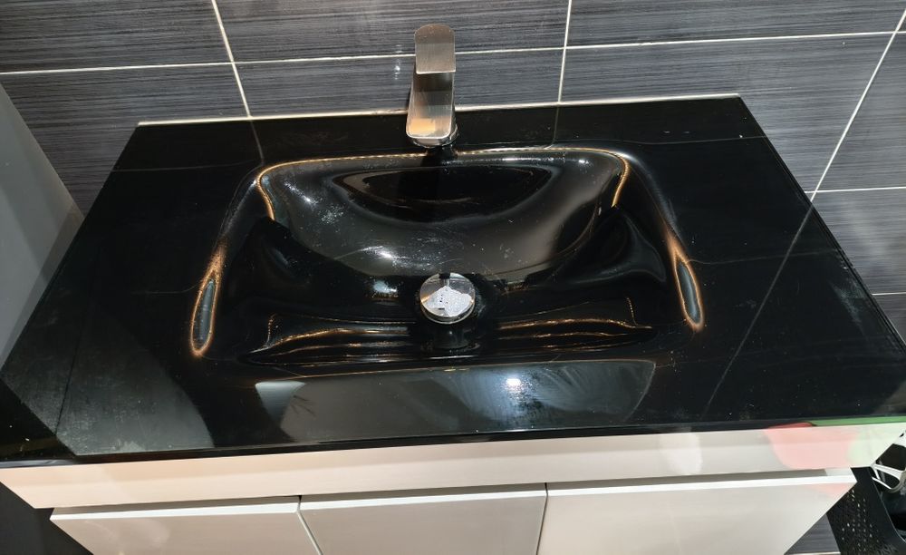 Móvel de WC + lavatório + espelho