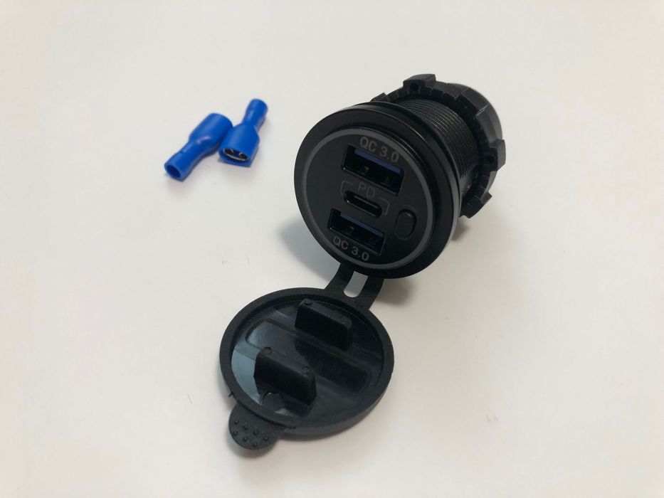 Врезная быстрая Usb зарядка QC 3.0 , Type-C , PD  в авто 12 - 24 V