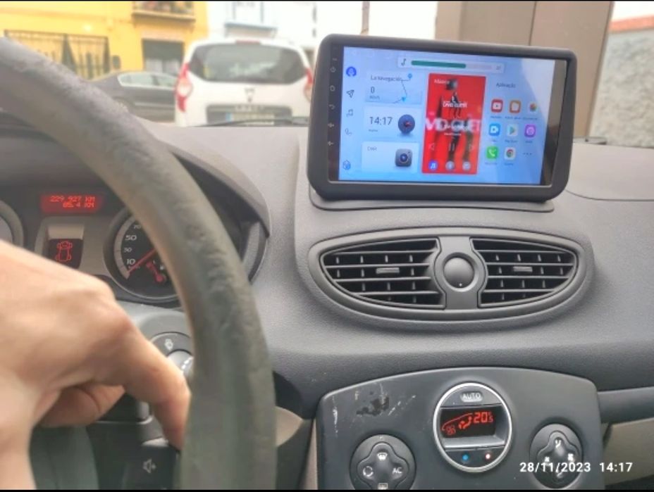 Rádio Android 14  com GPS Renault Clio 3 (Artigo Novo)