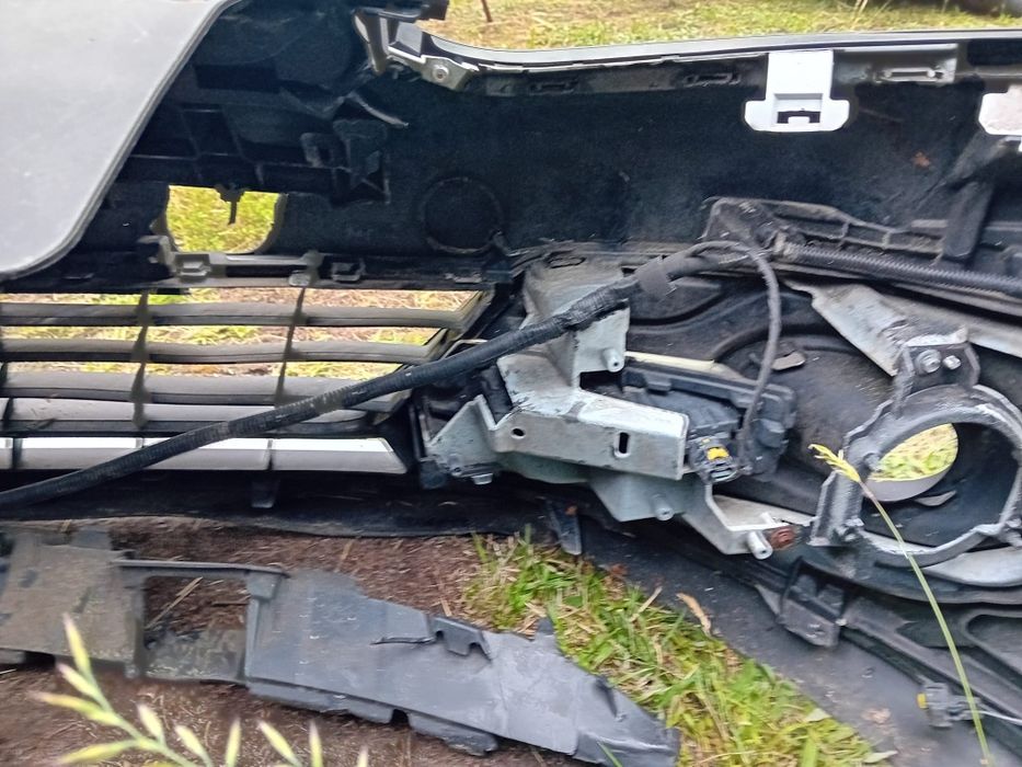 Sprzedam  Zderzak Przedni  BIAŁY RENAULT MEGANE 3 III LIF