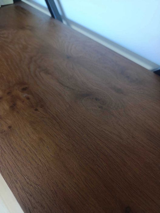 Estante moderna em aço e madeira