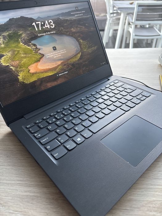Portatil Lenovo V14 -