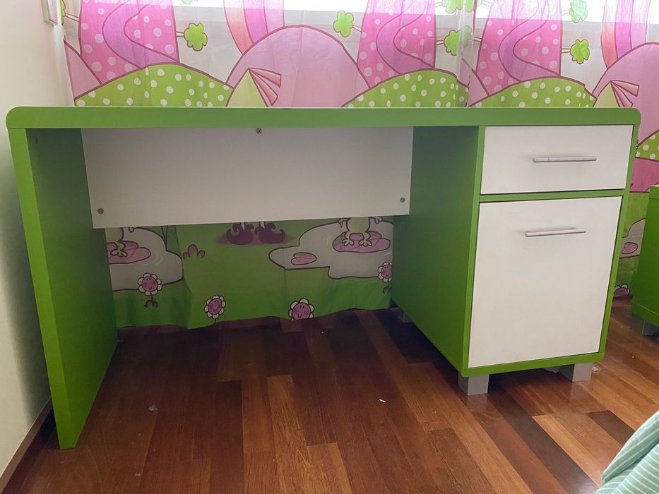 Student Desk + Support Table64751284305665120