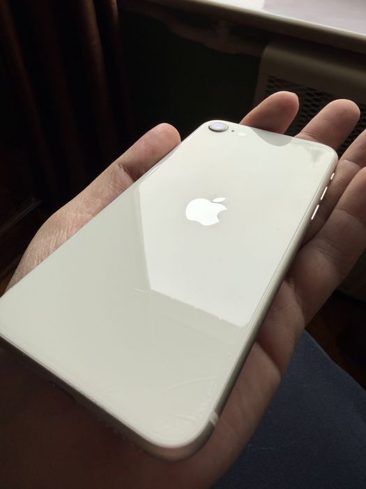 iPhone SE 2022 (3 gen) 64 gb