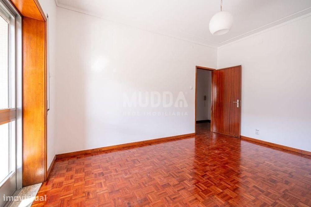 T4 com garagem | Habitação Própria ou Investimento  | Localização Prem