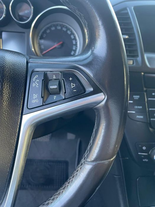 Продаю власний офіційний Opel Insignia в кузові седан