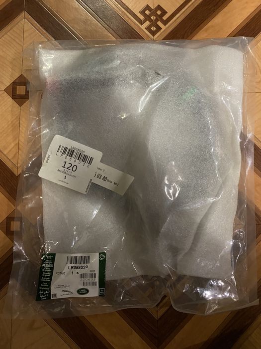 LR058021 Land Rover шланг тормозной передний правый