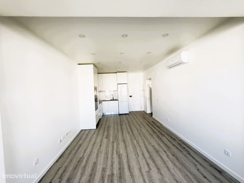 Apartamento T1 Renovado para Arrendamento no Centro de Santa Cruz -...