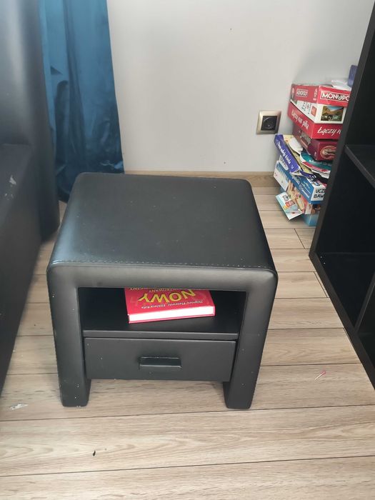 Łóżko do sypialni plus szafki