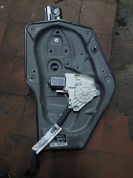 Superb 2 задньої лівої дверки склопідйомник