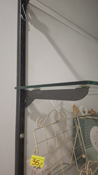 Regal z półkami szklanymi