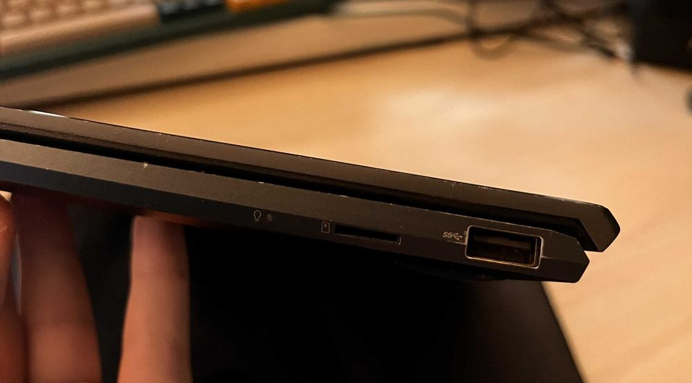 ASUS ZenBook 14 UM425UA / Ryzen 7 / 16 GB RAM / 512 GB SSD