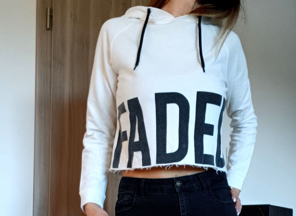 Mleczno-biała bluza z kapturem S