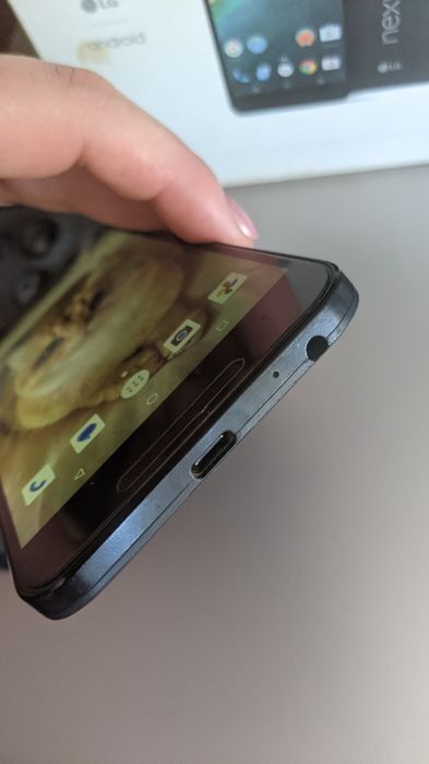 смартфон LG  Nexus 5X (32GB)