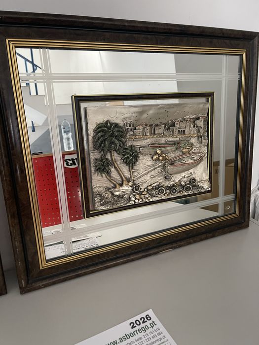 Vendo quadro em estanho e vidro com moldura em madeira