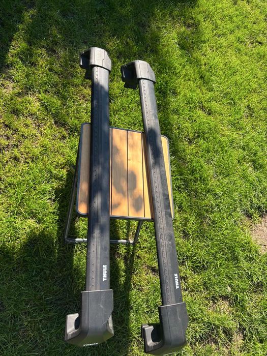 Thule WingBar Edge – kompletny bagażnik dachowy, czarny
