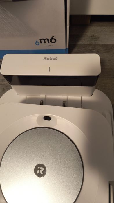 Robot mopujący IRobot Braava Jet M6