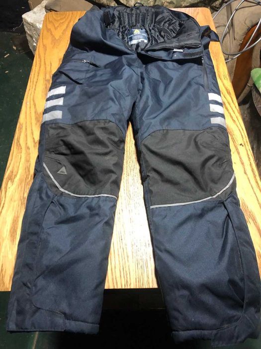 Продам утеплений робочий напівкомбінезон Delta Plus Iceberg