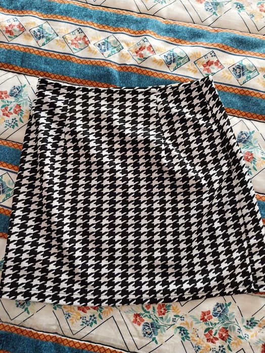 Saia XS/34, Shein, nova. Tenho bolero a condizer