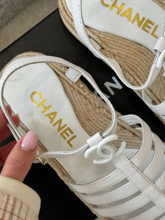 Босоніжки Chanel пудра, беж та білі шкіра