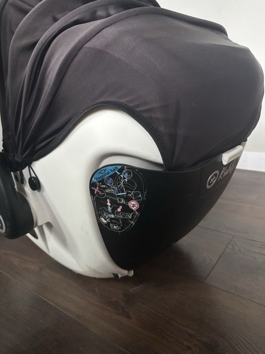 Безпечна автолюлька від 0 до 1 року maxi cosi