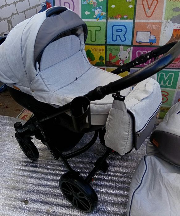 Продам дитячу коляску Nami 2 блока полний комплект.