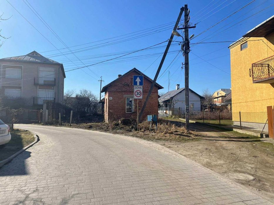Продається земельна ділянка 4 сотки у м. Винники по вул. Мирона Кипріяна, 16
