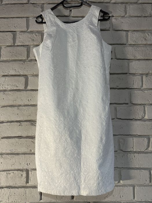 Śliczna biała sukienka