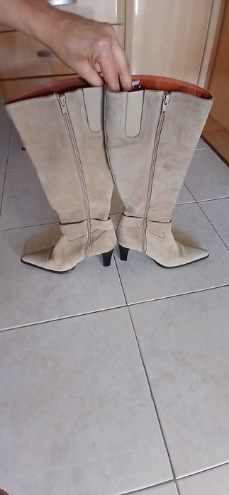 Botas em pele bege nº 37