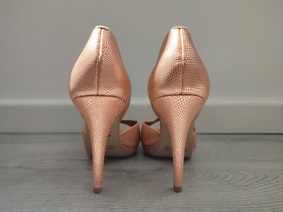 Sandálias Zilian novas tamanho 39