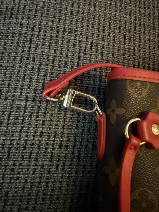 Mini Metis Louis Vuitton c/ detahes Vermelhos