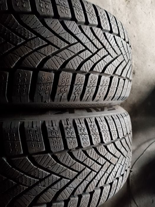 Opony zimowe 215/50/17 Falken 23rok
