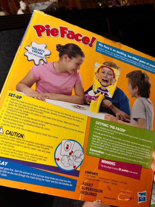 настільна гра PieFace Пиріг в обличчя від компанії Hasbro