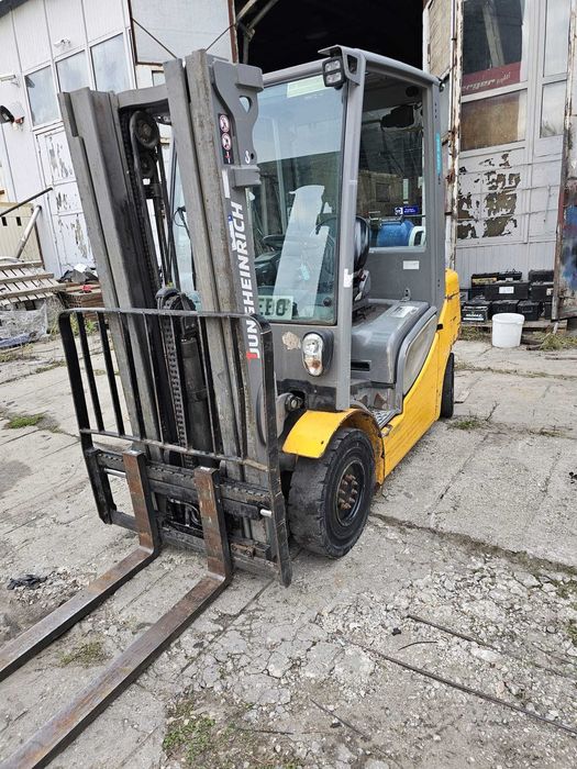 Jungheinrich wolny skok półkabina mały przebieg  transport