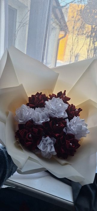 Троянди з атласної стрічки