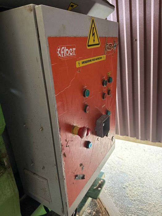 Obrzynarka do desek i łat ze stołami – 32 kW, podajniki przód/tył