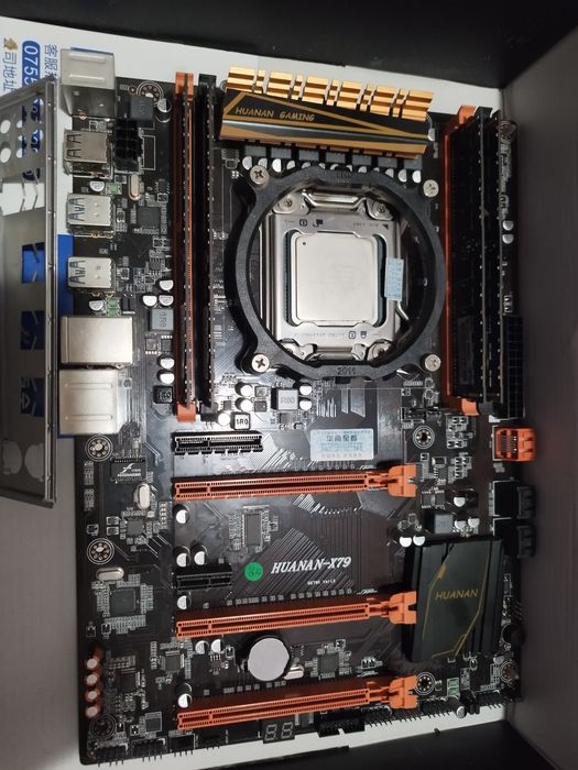 Комлпект Intel Xeon e5-2660 LGA2011 95W Huananzhi X79 DELUXE RAM 16GB