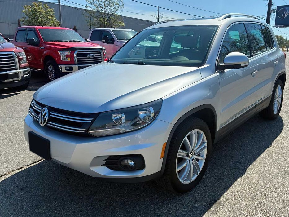 Volkswagen Tiguan Sport      2015