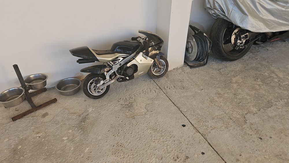 mota de pista para criança