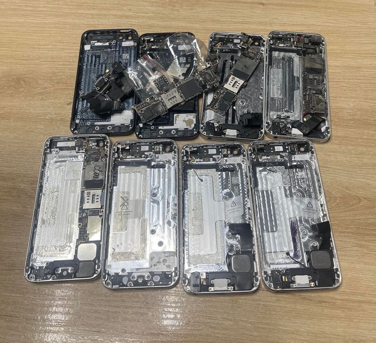 Лот запчастин iPhone 5