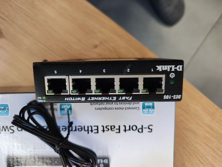 Switch sieciowy 10/100 5 portowy D-Link DES-105