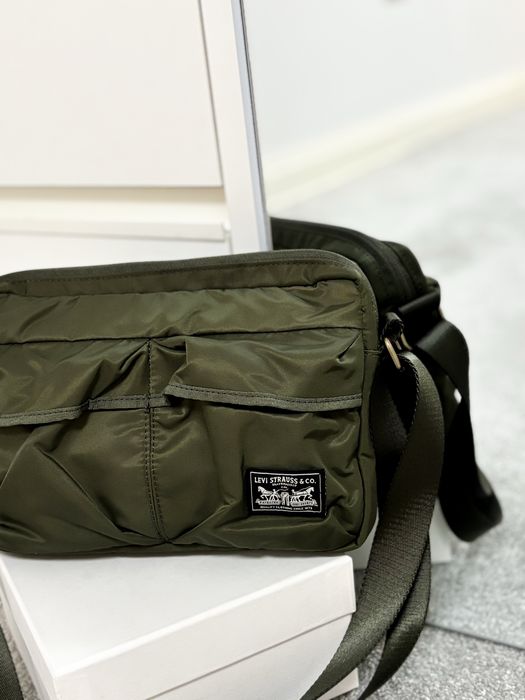 Нейлонова сумка levi’s® mission bay crossbody bag