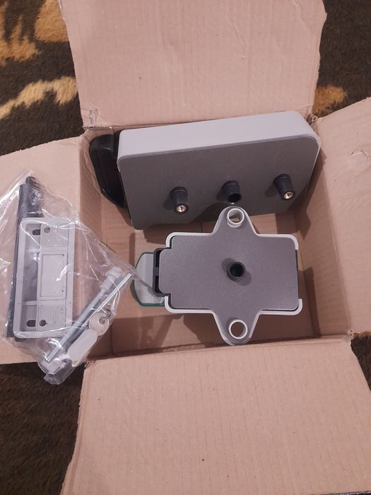 Замок для дверей холодильної камери