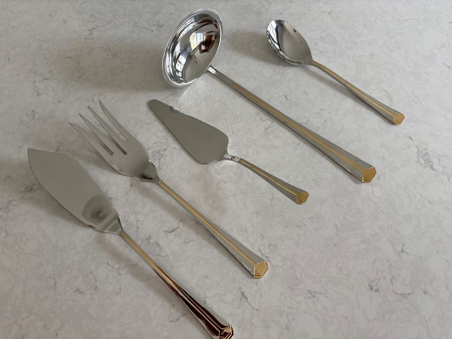 Faqueiro NOVO 18/10 – 113 peças – 12 pessoas – com mala