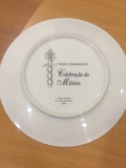 Pratos comemorativos da Expo e Milénio
