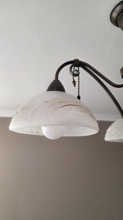Lampa z trzema ramionami
